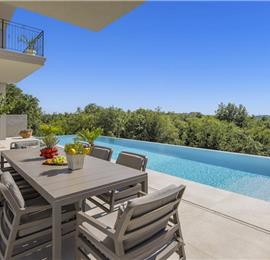 Luxury 4-Bedroom Villa with generous sized Infinity Pool near Buje, Istria. Sleeps 8